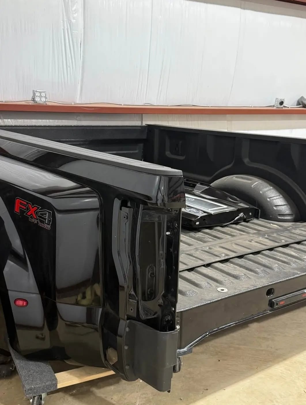 GENUINE OEM 2017–2022 FORD F-450 DUALLY 8FT ALUMINUM BED & TAILGATE – FACTORY BLACK