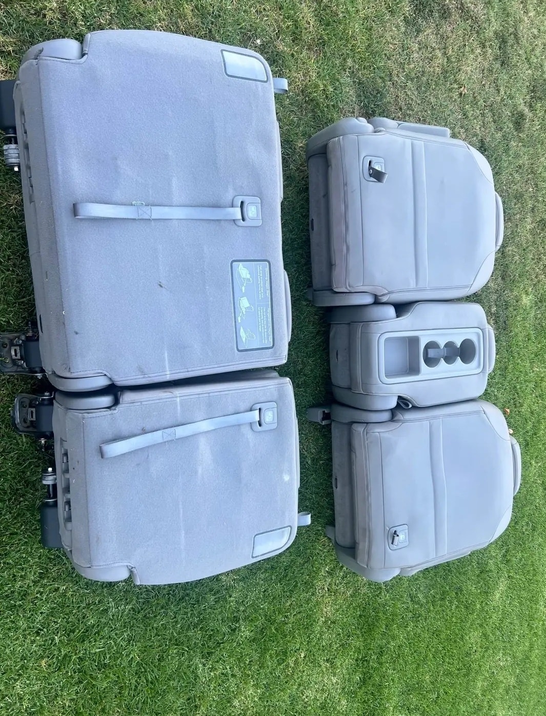 NEAR-NEW OEM 2011–2013 HONDA ODYSSEY COMPLETE MIDDLE & THIRD ROW SEATS – WITH ALL HARDWARE! - Image 9