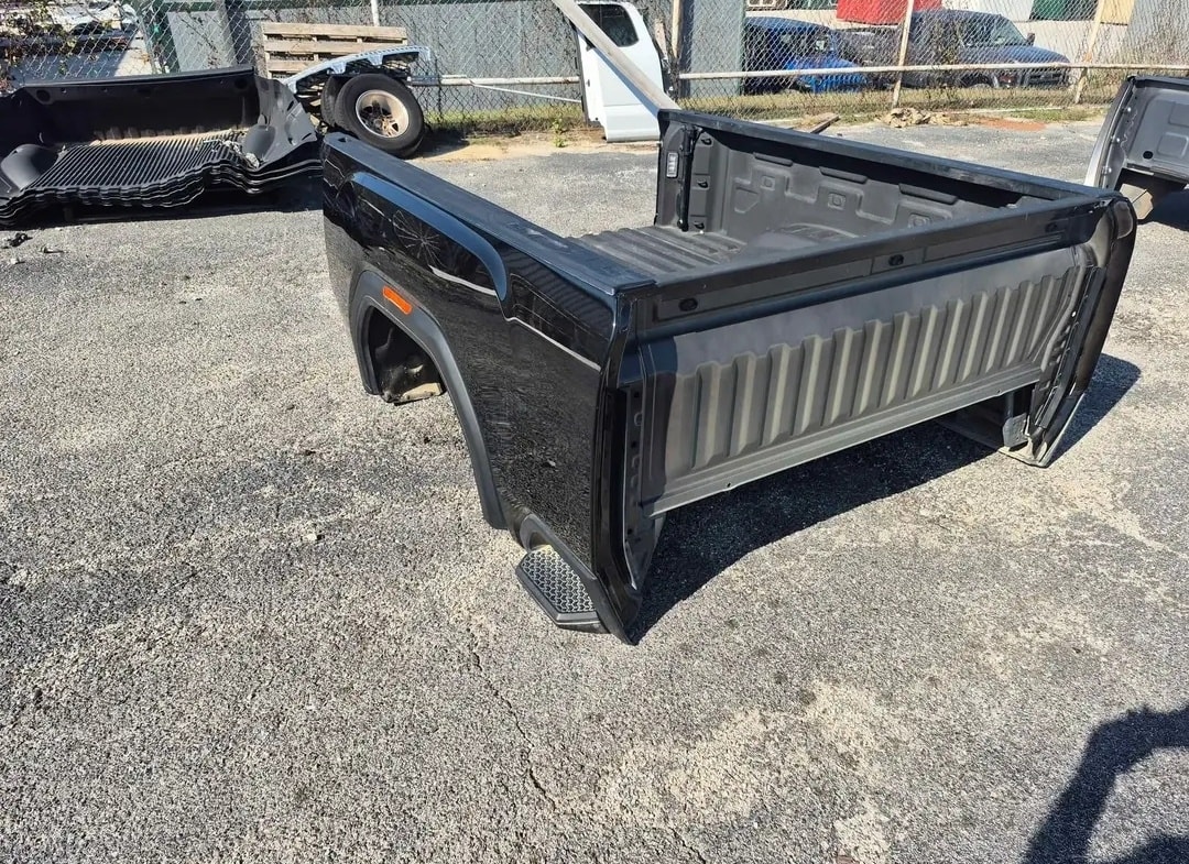 EXCEPTIONALLY CLEAN OEM GMC SIERRA DENALI 6.5FT BED – FACTORY BLACK (2020–2025) - Image 5