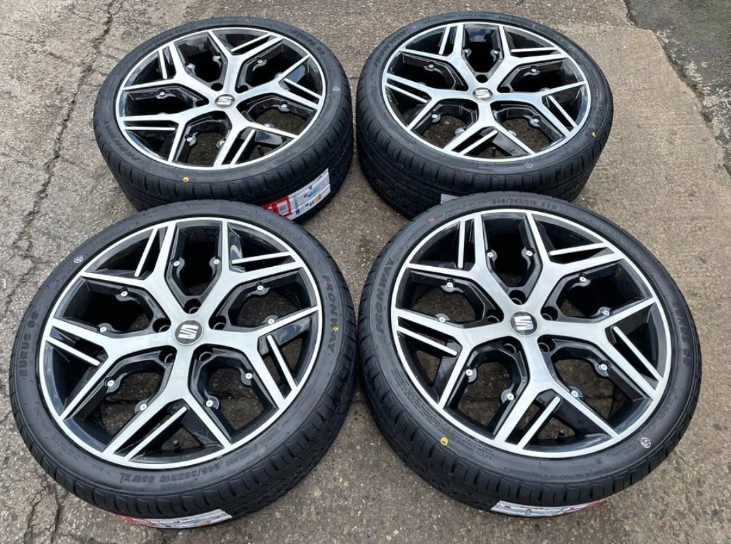 Genuine 19" SEAT Cupra Leon Diamond Cut Alloy Wheels & Brand New Tyres
