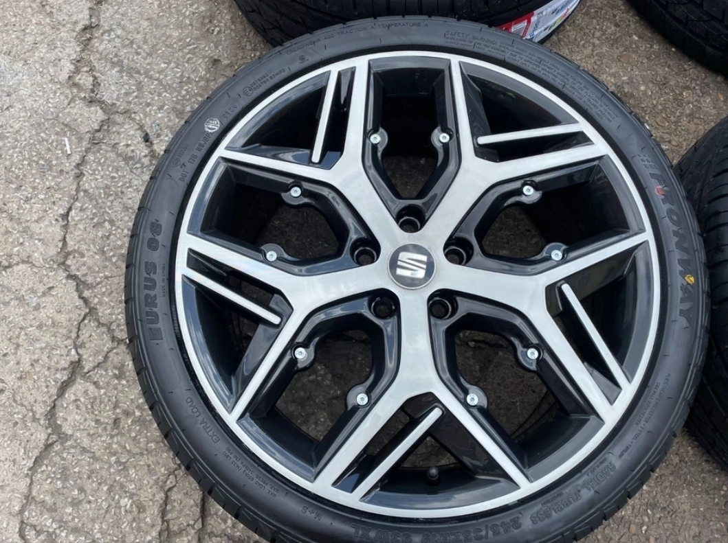 Genuine 19" SEAT Cupra Leon Diamond Cut Alloy Wheels & Brand New Tyres - Image 4