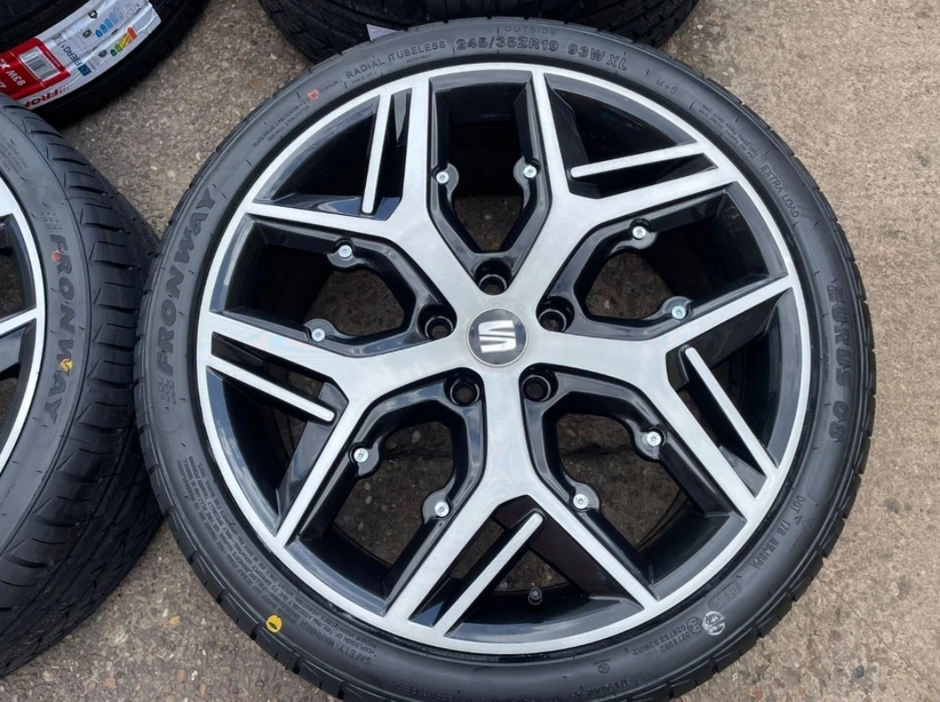 Genuine 19" SEAT Cupra Leon Diamond Cut Alloy Wheels & Brand New Tyres - Image 7